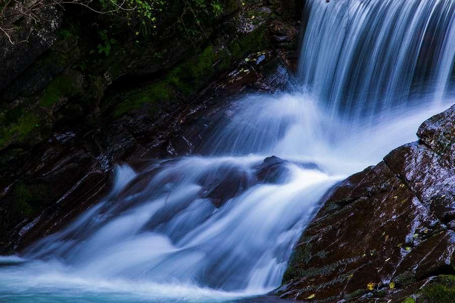 烟雨江湖藏剑疑踪